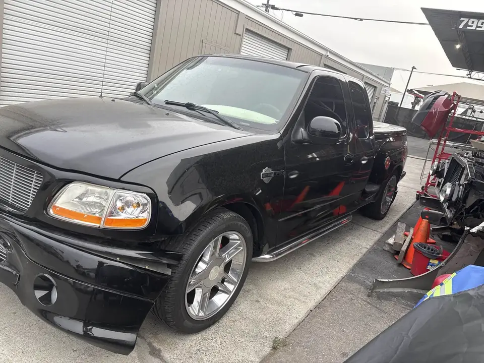 Before: left side of the 2000 Ford F150 Harley-Davidson Edition showing the left fender and front door